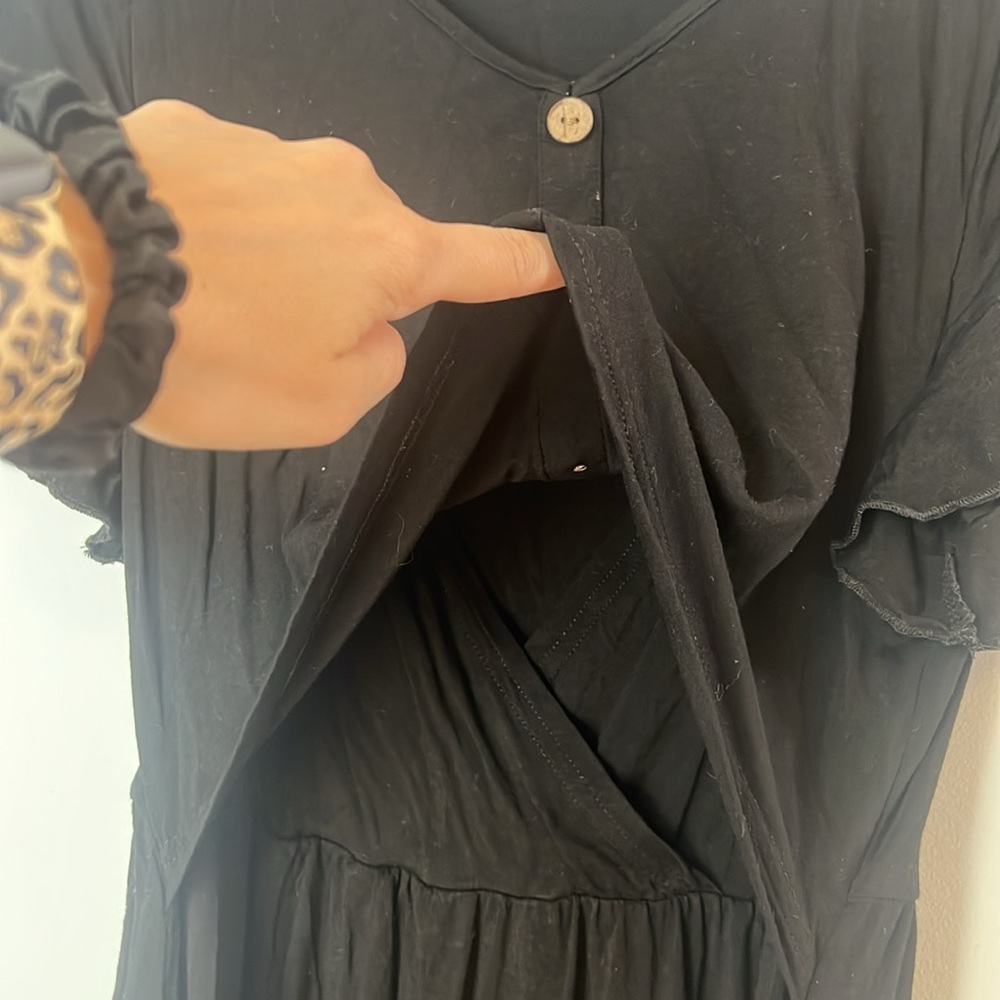 NWOT Women’s Maternity Nursing Black Short Sleeve Flowy Soft Dress with Buttons - Picture 4 of 5
